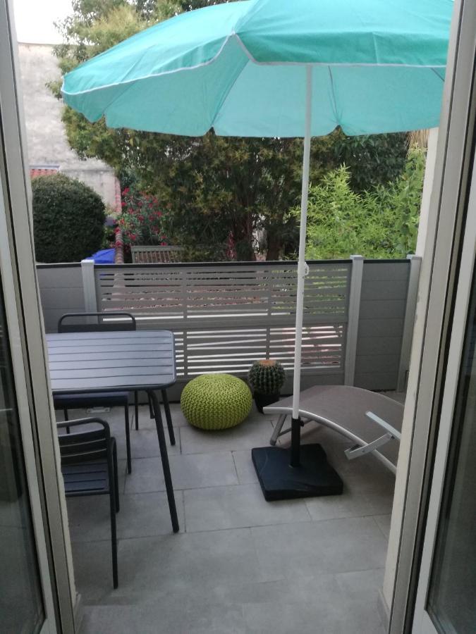 Suite Oisivete Avec Terrasse Vue Sur Patio Et Clim Montpellier Buitenkant foto