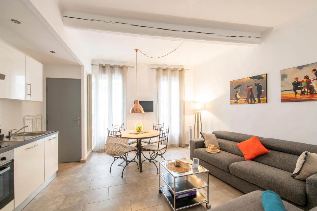 Suite Oisivete Avec Terrasse Vue Sur Patio Et Clim Montpellier Buitenkant foto